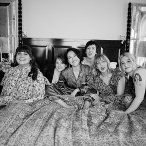 Lily Du Instagram - wedding is for making all ur strong girlies pick u up after they break the bed
📸: @connieandstewart