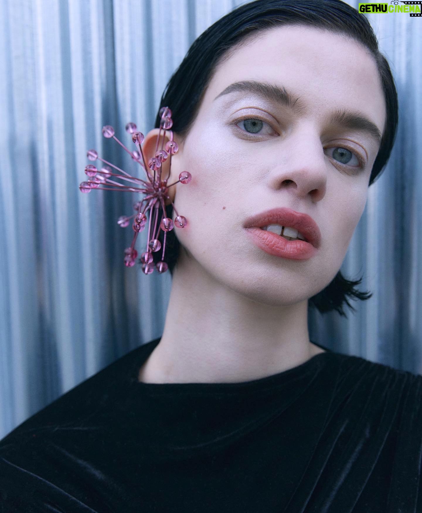 Lily McMenamy - 1.3K Likes - Pepa, Luci, Bom! @voguespain 🎀
@pepasalazar @mara___alonso @patricia.lopezp @olgaholovanova_ Y otras chicas en el stadium ;) Xxxxx