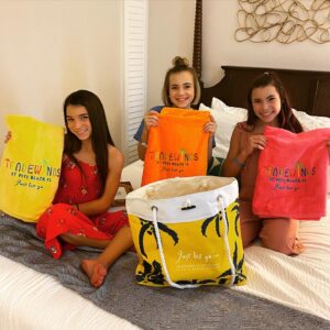Lily Rose Smith Instagram - TRADEWINDS you were so AMAZING!!!! Thank you so much for making our 1️⃣1️⃣th 🥳🎂🥳 so incredible!!! From 60ft waterslides to paddle boards to obstacle courses IN the 🌊 to 🍌boat rides to poolside 🎨👩‍🎨….it was a 🥳 full of FUN and adventure! Thanks for having us!!!!!! 🥰
•
•

#11thBirthday #SmithTriplets  #MyTWMemories #JustLetGo #StaycationVacation #BirthdayTrip @TWResorts #SponsoredTrip #tvd #TradewindsIslandResorts #StPeteBeach #younghollywood