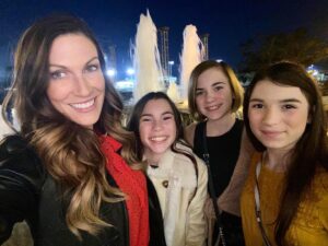 Lily Rose Smith Instagram - So excited to see @dearevanhansen tonight!!!