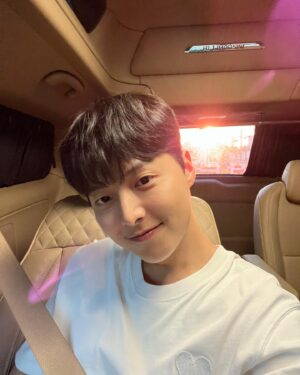 Lim Hyoun-soo Instagram - 오늘 촬영 끝! 퇴근!🏃🏻