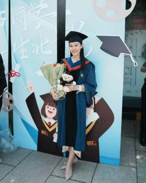 Lim Mei Fen Instagram - Best birthday gift ever…graduated from Beijing Film Academy on the eve of my birthday. 

最牛的生日礼物：生日前夕从北京电影学院毕业啦!🎓🎂 

#beijingfilmacademy #birthdaygift