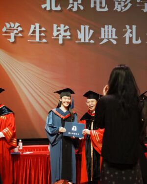 Lim Mei Fen Instagram - Best birthday gift ever…graduated from Beijing Film Academy on the eve of my birthday. 

最牛的生日礼物：生日前夕从北京电影学院毕业啦!🎓🎂 

#beijingfilmacademy #birthdaygift