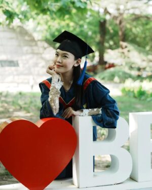 Lim Mei Fen Instagram - Best birthday gift ever…graduated from Beijing Film Academy on the eve of my birthday. 

最牛的生日礼物：生日前夕从北京电影学院毕业啦!🎓🎂 

#beijingfilmacademy #birthdaygift