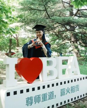 Lim Mei Fen Instagram - Best birthday gift ever…graduated from Beijing Film Academy on the eve of my birthday. 

最牛的生日礼物：生日前夕从北京电影学院毕业啦!🎓🎂 

#beijingfilmacademy #birthdaygift
