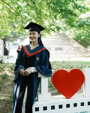 Lim Mei Fen Instagram - Best birthday gift ever…graduated from Beijing Film Academy on the eve of my birthday. 

最牛的生日礼物：生日前夕从北京电影学院毕业啦!🎓🎂 

#beijingfilmacademy #birthdaygift