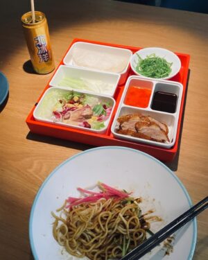Lim Mei Fen Instagram - U must eat these 3 things before u leave Beijing. 1. Perking Duck 2. Zhajiangmian (noodles served with fried bean sauce) 3. Drink Bei Bing Yang-Chinese Juice Sparkling Soda 北冰洋-国民汽水 ….. the rest are extra bonus.