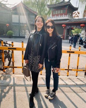 Lim Mei Fen Instagram - U must eat these 3 things before u leave Beijing. 1. Perking Duck 2. Zhajiangmian (noodles served with fried bean sauce) 3. Drink Bei Bing Yang-Chinese Juice Sparkling Soda 北冰洋-国民汽水 ….. the rest are extra bonus.