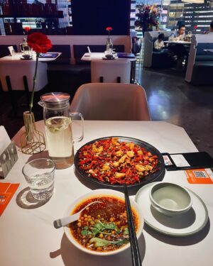 Lim Mei Fen Instagram - U must eat these 3 things before u leave Beijing. 1. Perking Duck 2. Zhajiangmian (noodles served with fried bean sauce) 3. Drink Bei Bing Yang-Chinese Juice Sparkling Soda 北冰洋-国民汽水 ….. the rest are extra bonus.