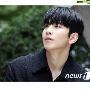 Lim Sung-kyun Instagram - 나의 첫 인터뷰 비하인드🙌🏻
이쁜 기사사진 감사합니다🙂