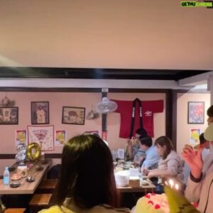 Lin Chia Yo Instagram - 今年的生日太感謝這些好朋友們
為了製造驚喜跟驚嚇大家演起來那個演技有嚇到我
還有特意開一堂舞蹈課當前奏讓我出門的

在劇組慶生、在排球場慶生、跟藍人們慶生
已經沒有比這更棒的生日了🥰