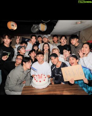 Lin Chia Yo Instagram - 今年的生日太感謝這些好朋友們
為了製造驚喜跟驚嚇大家演起來那個演技有嚇到我
還有特意開一堂舞蹈課當前奏讓我出門的

在劇組慶生、在排球場慶生、跟藍人們慶生
已經沒有比這更棒的生日了🥰