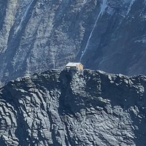 Lin Oeding Instagram - Landed on a glacier (first time doing that). Swipe Right ➡️ to see 2 videos of this little house on edge of the mountain, all parts were airlifted by heli as you’ll see there’s no way up. Pretty wild place to build a house, huh? 🤯 (fyi, this jacket belonged to the hotel, and it’s very warm 🙂 ...so no, I don’t usually walk around like I stepped off the game of thrones set)