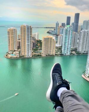 Lin Oeding Instagram - Bienvenidos a Miami 👋🏼🚁