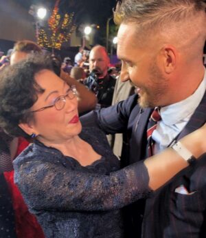 Lin Oeding Instagram - Mom and Tom hugging it out at the Venom premier, she was so happy (🥹 swipe left 👉🏼). Such a fun movie, see it in theaters Friday, 10/5/18