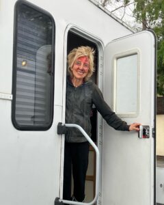 Actress Lin Shaye HD Instagram Photos and Wallpapers June 2023