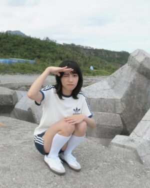 Lin Ying-Tung Instagram - 走啊翹課去海邊！
⁡
Thank you @originals_tw #adidasSamba✨