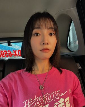 Lin Ying-Tung Instagram - 💖
加入我們班？拿雞腿來換！ @lovebesideme2024