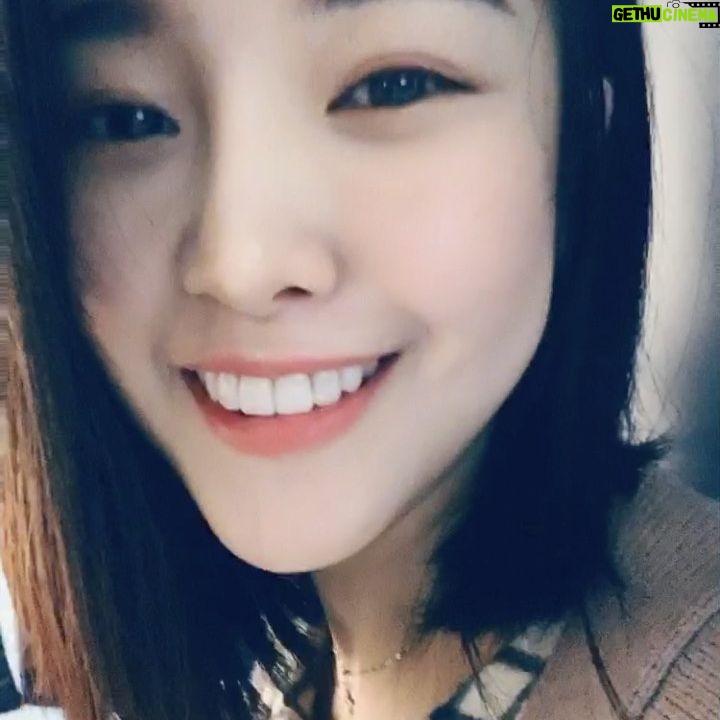 Lin Zoey - 1.2K Likes - 似乎憂愁,卻是常常快樂。
似乎貧窮,卻是叫許多人富足。
似乎一無所有,卻是樣樣都有。
2020對許多人來說都不容易...笑一笑...一樣再出發😃😆🤪 #2020 #似乎
