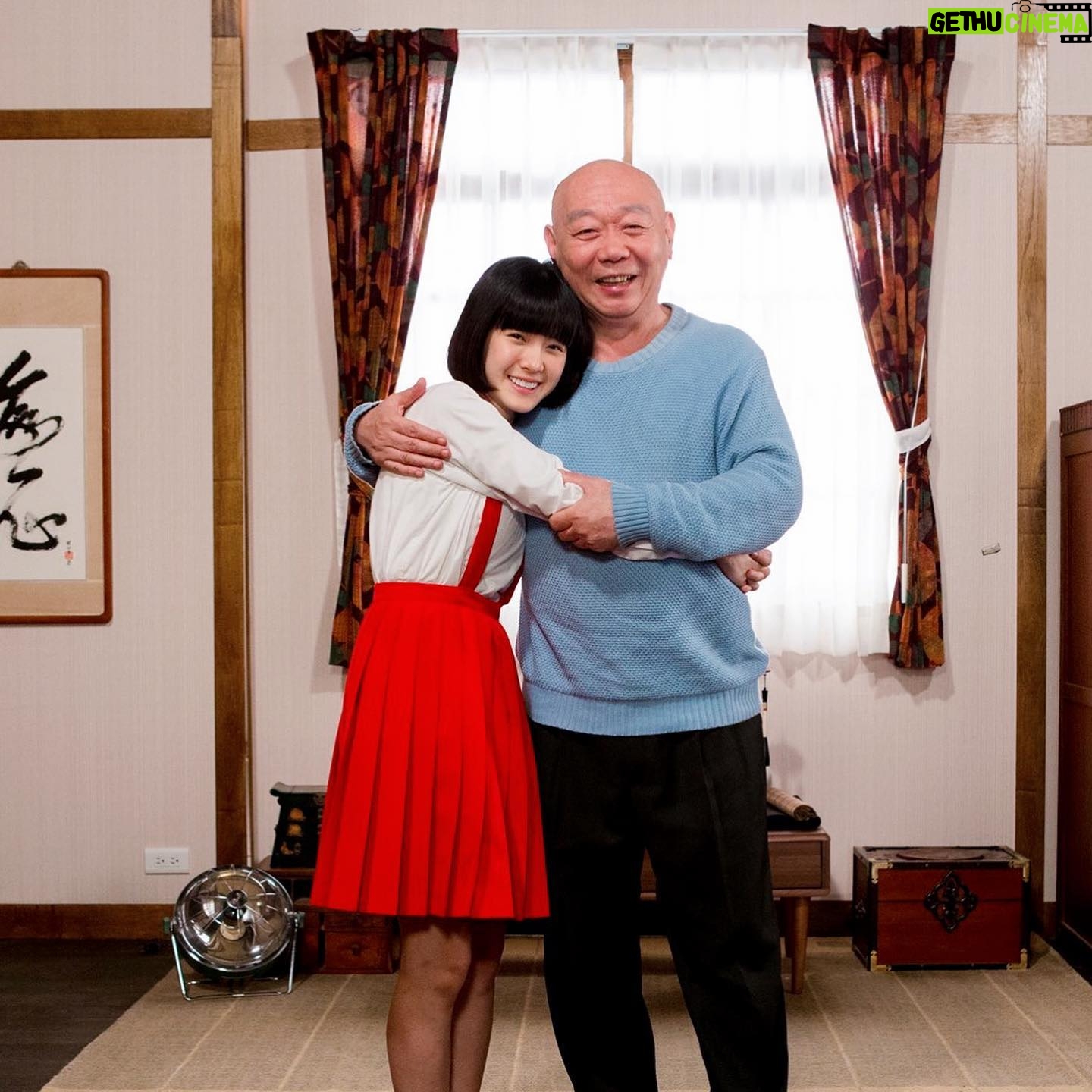 Lin Zoey - 1.5K Likes - 寶哥…好想念您…
曾經一起拍攝的時光歷歷在目…
謝謝您帶給我們的歡樂、謝謝您給我的教導
謝謝那些有您一起努力的日子!
您永遠是我們的榜樣,也永遠是我的爺爺。
#顧寶明
#友藏