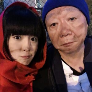 Lin Zoey Instagram - 寶哥…好想念您…
曾經一起拍攝的時光歷歷在目…
謝謝您帶給我們的歡樂、謝謝您給我的教導
謝謝那些有您一起努力的日子！
您永遠是我們的榜樣，也永遠是我的爺爺。

#顧寶明 
#友藏