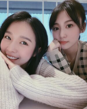 Lin Zoey Instagram - 看到妳好像看見以前的我🥰
才見過三次面，每一次我們都有好多聊不完的話～
似乎認識了很久，一起出去玩讓我感受自己很少女🤣

#蠻荒咖啡很漂亮 
#好多網美出沒 
#我們竟然沒去拍網美照😅
