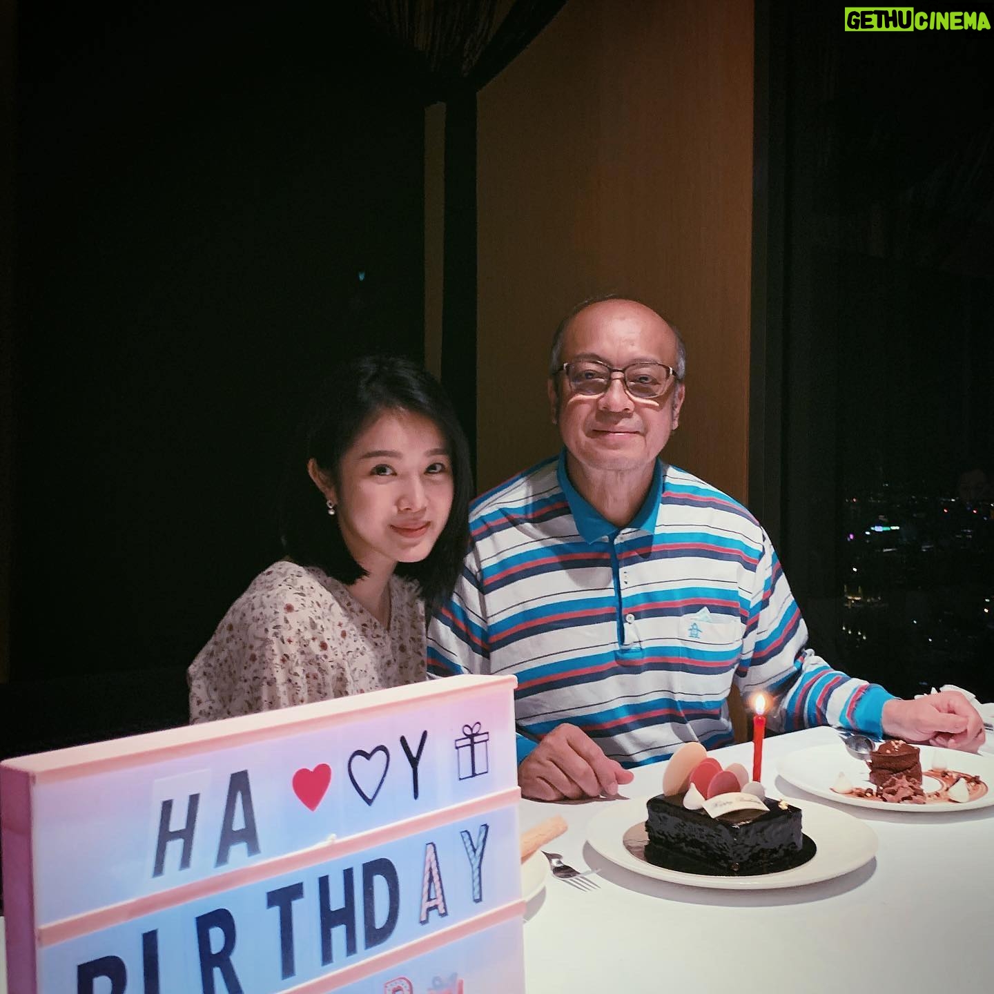 Lin Zoey - 0.9K Likes - Oh…又增加了一歲…🙄
不想長大這件事逃避了很久,不知道從什麼時候開始,原本是你照顧我,現在變成我照顧你、以前是你帶我去吃飯,現在是我帶你去吃飯,連我過生日也是我送你禮物😂
今年生日送你一台泡腳機,希望在寒冷的冬天裡它能替你消除疲勞,讓你每天全身暖暖的上床睡覺💤
#責任是成長的開始
#換我照顧你
#原來這就是長大