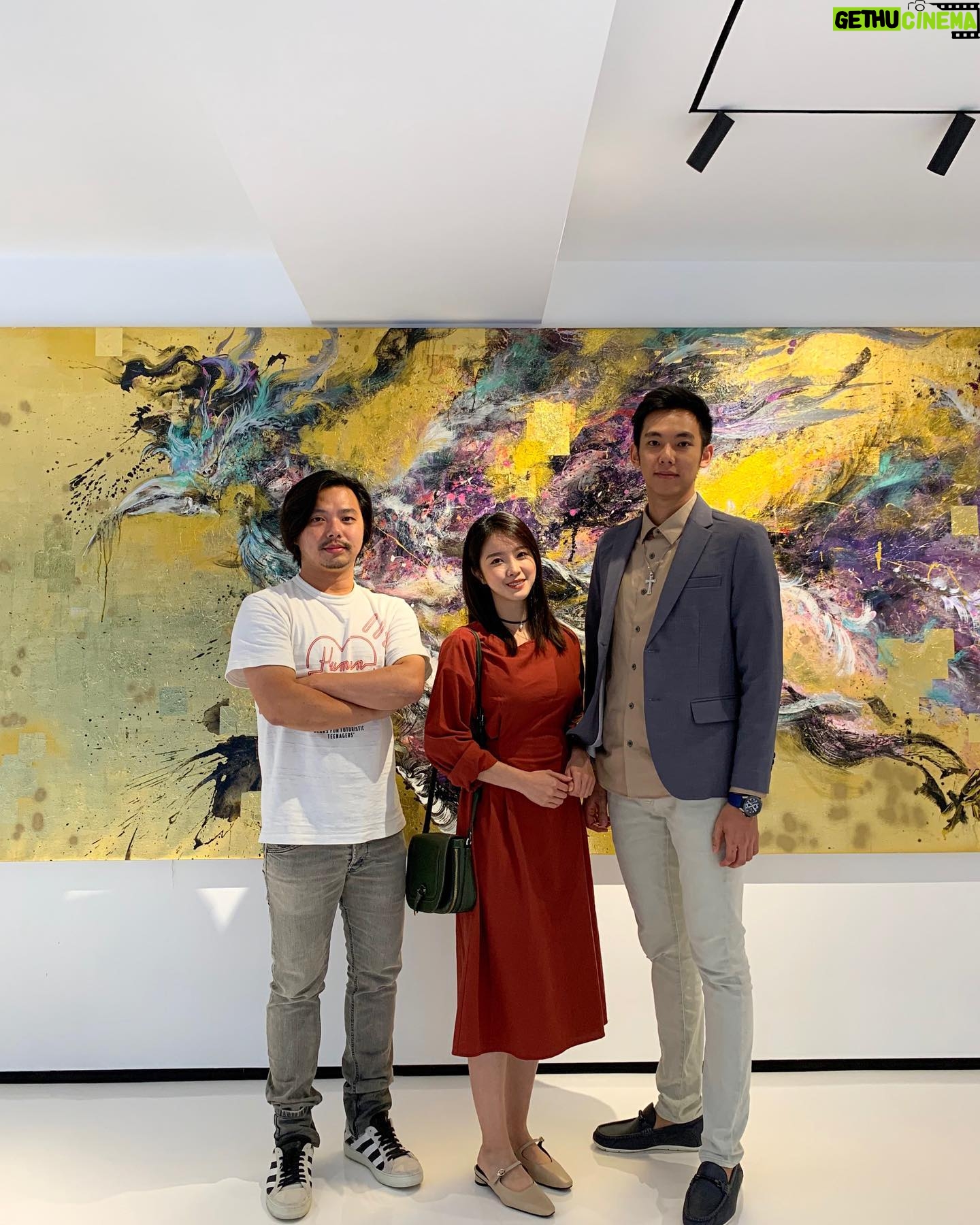 Lin Zoey - 1K Likes - 恭喜堉泉、Aaron、Johnny !
Fomo藝廊正式開幕🎉
真的是一個非常棒的藝術團隊,
Fomo藝廊整體高端大氣的設計空間,
加上堉泉大師超獨特性的畫風~值得大家去欣賞哦!
✨台北市大安區四維路76巷9號🌈
週一~週五:AM10-PM19
週六:PM12:00-PM18:00
@yuchuanart @wang_chi_hao
#fearofmissing