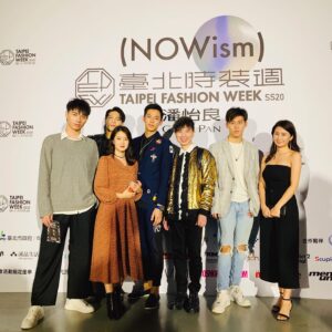 Lin Zoey Instagram - 榮幸參加了GIOIA PAN 潘怡良老師
2020春夏時裝發表會👗👔👠
喜歡好多老師在服飾上的巧思與細節

謝謝 @mlckey6881 其偉老師邀請🥰 
讓我們有個愉快的夜晚！！
#潘怡良 
#臺北時裝週