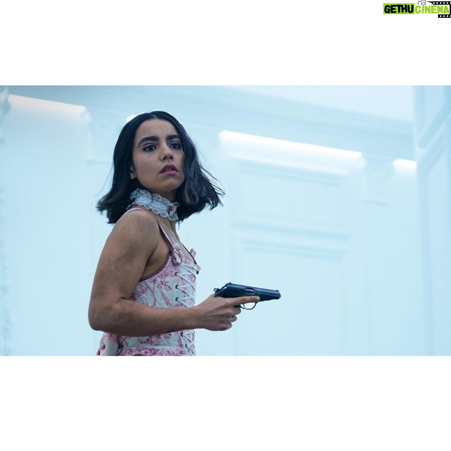 Lina El Arabi - 6.5K Likes - Netflix VS Reality
@netflixfr