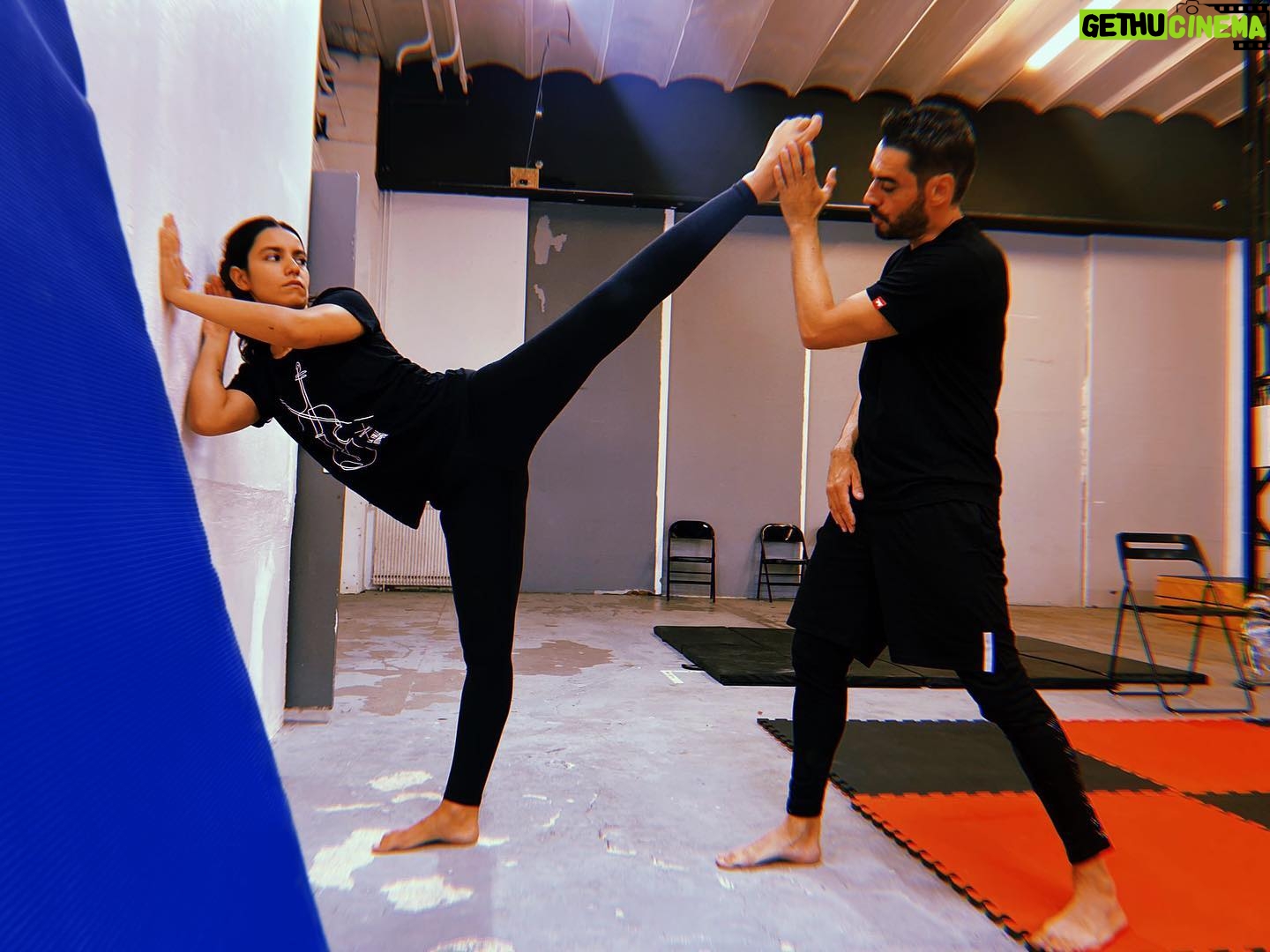 Lina El Arabi - 2.1K Likes - Prépa. T’es pas prêt. Moi non plus d’ailleurs, j’y retourne.🥊 Master @sa_olivier Queen @mounia.moula Boss @reelpowerstunts