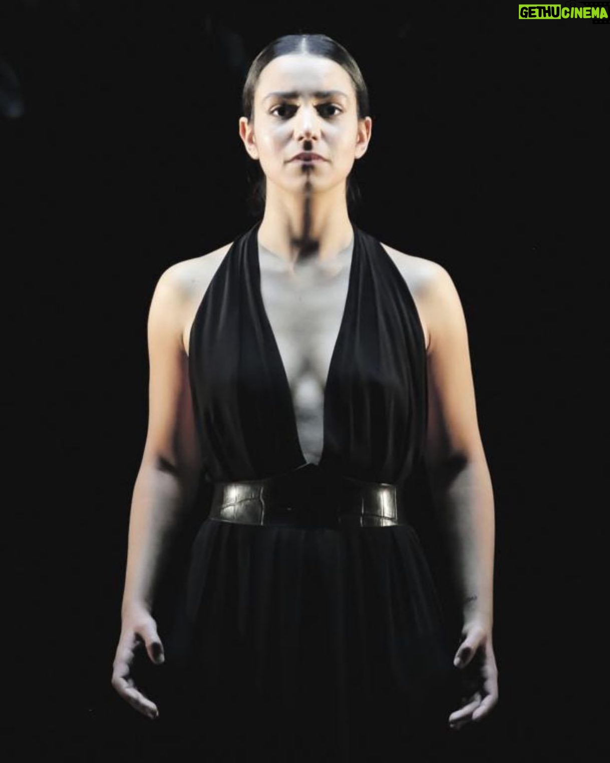 Lina El Arabi - 2.4K Likes - 2 years ago... « Mon Ange » au @theatretristanbernard mise en scène par le patron @jeremielip 💥