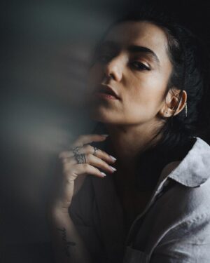 Lina El Arabi Instagram - Nuque cassée 🦴

📸 @jeremnadeau