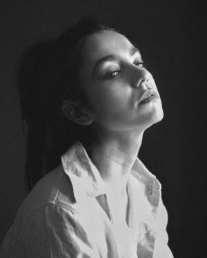 Lina El Arabi Instagram - Nuque cassée 🦴

📸 @jeremnadeau