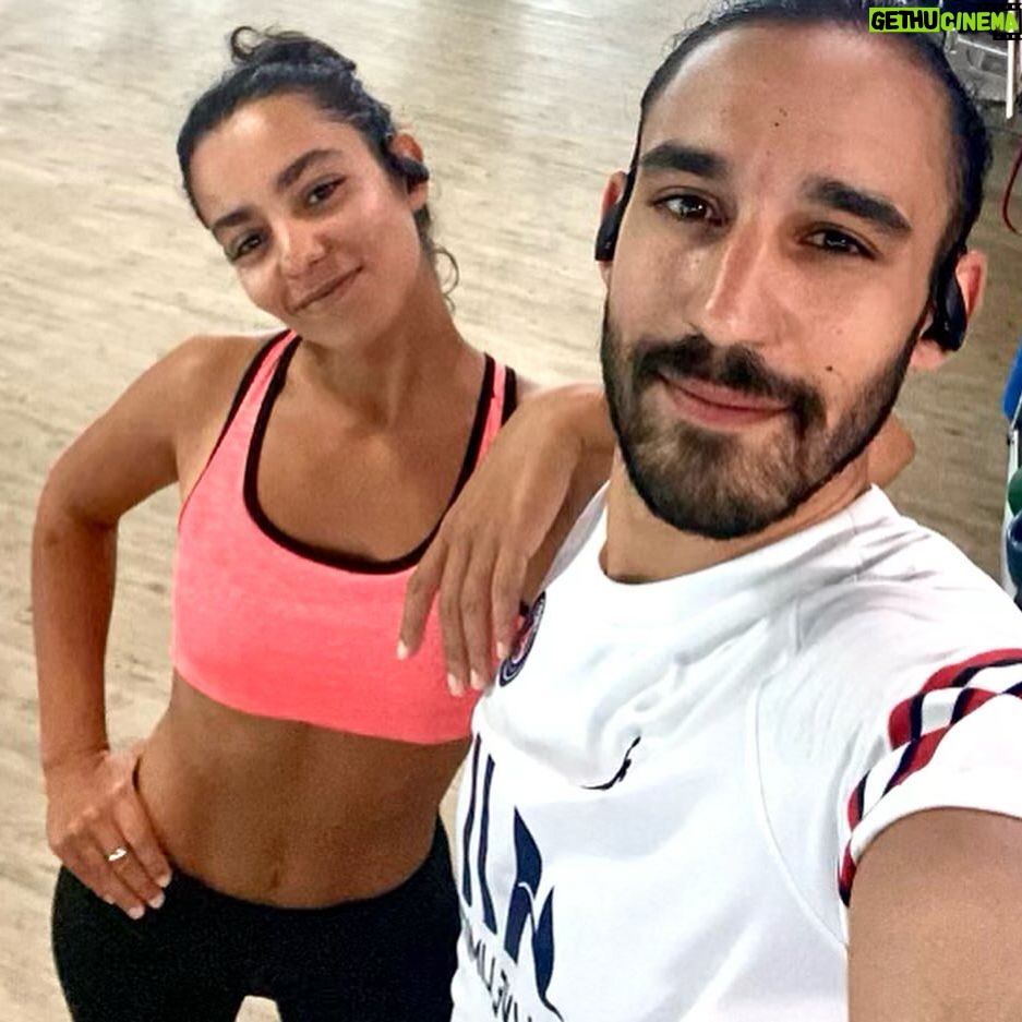 Lina El Arabi - 5.8K Likes - Gun et salopette 🎀
