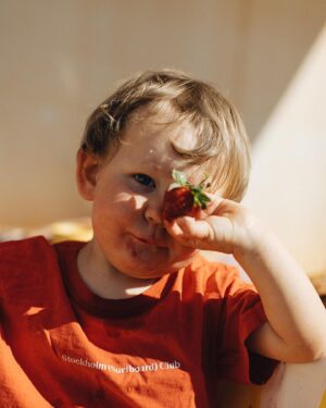 Lina Thomsgård Instagram - Titta! @thewayweplay.se och fenomenala fotograf @mirawickman var hemma hos oss i tumultet och tog otroliga bilder. TACK! Fler hittar ni i intervjun som finns på www.thewayweplay.se