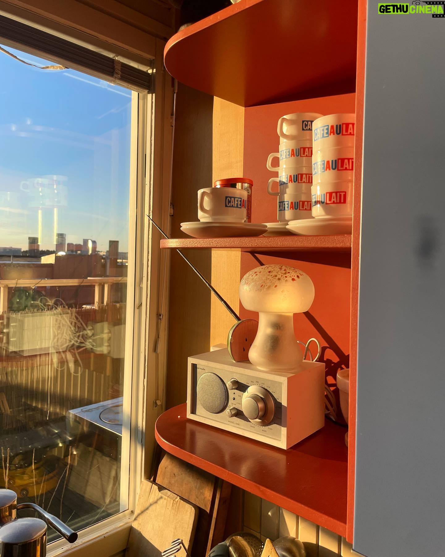 Lina Thomsgård - 517 Likes - Det som är bra med bilder är att dom inte har ljud.
Alla färger från @klintcolours @arrangingthings.