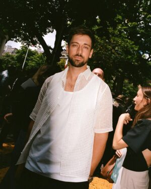 Lincoln Younes Instagram - Paris Fashion Week with @hermes 💥

Honoured to attend the Men’s RTW SS25 show and re-see.

📸 - @rob.tennent 

Special thanks @karinuptonbaker @mrecmatthews @catherine_stillone   @kirrillysams