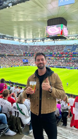 Lincoln Younes Instagram - @euro2024 with @hublot ⌚️⚽️
🇩🇪v🇨🇭. What a game.
Danke schön!! 

@hublot_australia