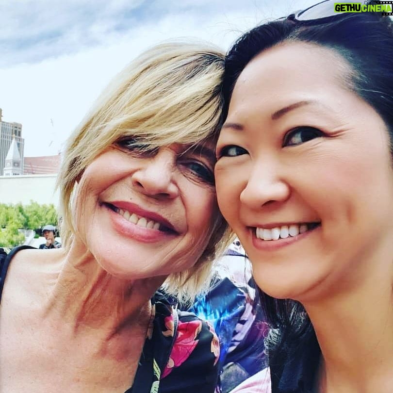 Linda Hamilton - 1.6K Likes - Everyone has a story to tell.
We should all listen sometimes.
Love meeting new people.
