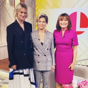 Linda Hamilton Instagram - #showtime 🙏