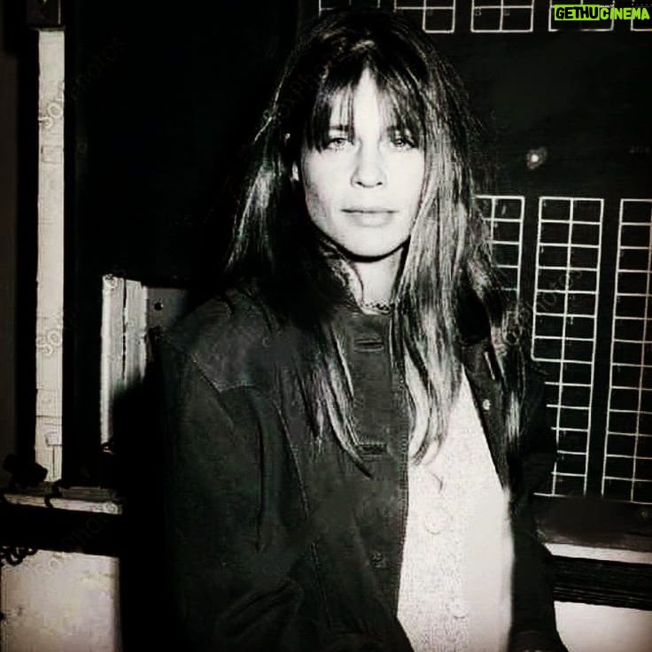 Linda Hamilton - 1.8K Likes - Looking back in time #photography