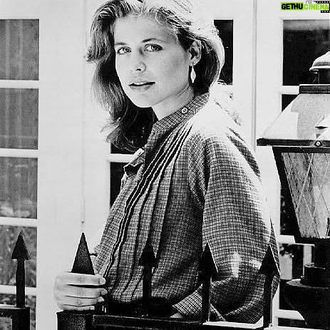 Linda Hamilton - 1.6K Likes - Move-in day #tbt