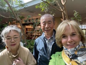 Linda Purl Instagram - Oh my… these teary reunions. 🙏💖unspeakably grateful to my sister Mara’s and my folks for the childhood they gave us over here. 💫