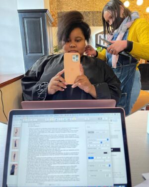 Lindiwe Mazibuko Instagram - Multi-Tasky. 💇🏾‍♀️ 💻