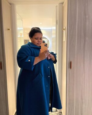 Lindiwe Mazibuko Instagram - Me and this @katvanduinen.official coat that I couldn’t possibly love more. 😍😍😍