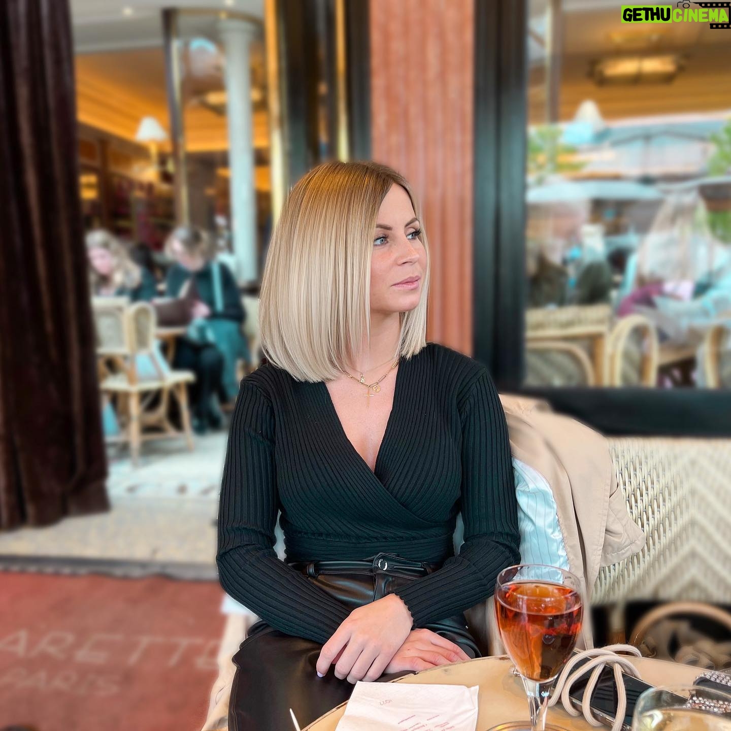 Lindsay Dartois - 2.5K Likes - Paris🤍