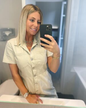 Lindsay Dartois Instagram - 𝙷𝚎𝚕𝚕𝚘 𝚝𝚘𝚞𝚝 𝚕𝚎 𝚖𝚘𝚗𝚍𝚎! 🫶

J´espère que vous êtes prêt à me voir sur vos écrans 🔜