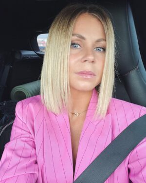 Lindsay Dartois Instagram - Alors, vous en pensez quoi de ma nouvelle coupe? Vous aimez? 💇🏼‍♀️🌸