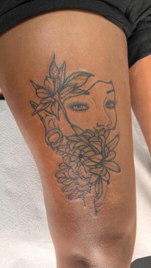 Lindsay Philomene Instagram - ✨ From my flash for Caroline✨ thankyou 🏄🏽‍♀️
.
.
.
To book : Linktree in my bio ✨
.
.
.
#melaninpoppin #montrealtattoo #montrealtattooartist #montrealtattooshops #neotraditional #neotraditionaltattoo #floraltattoo #naturetattoo #naturelovers #elftattoo #faeries